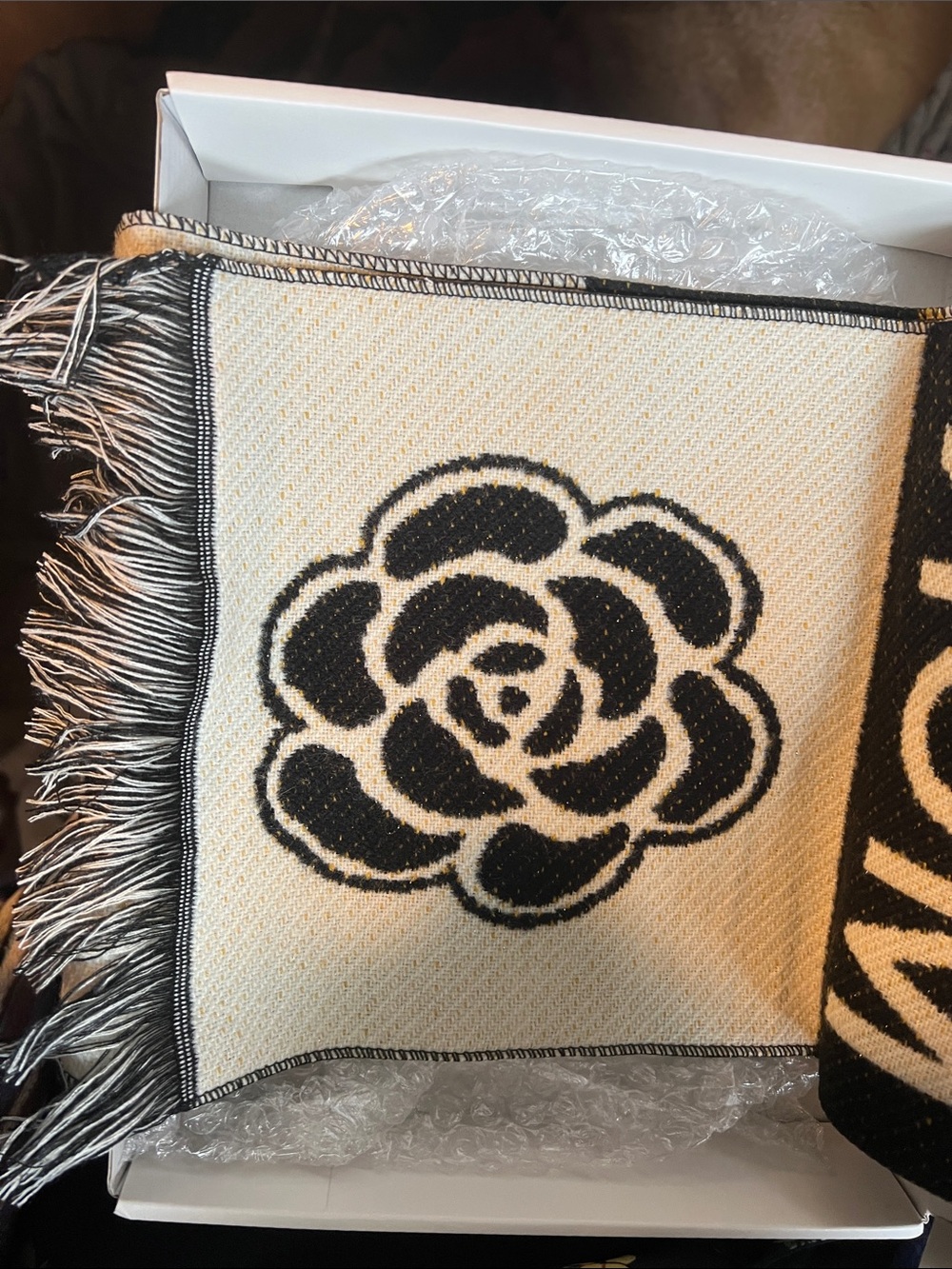 CHANEL Black & White Camellia Intarsia Cashmere Wool Scarf - Picture 3 of 11